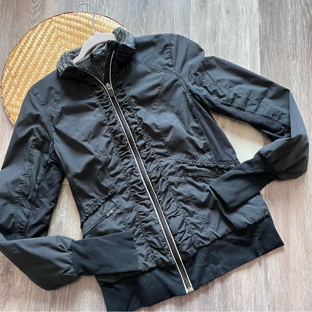 Lululemon back on Track‎ jacket Women’s Size 6